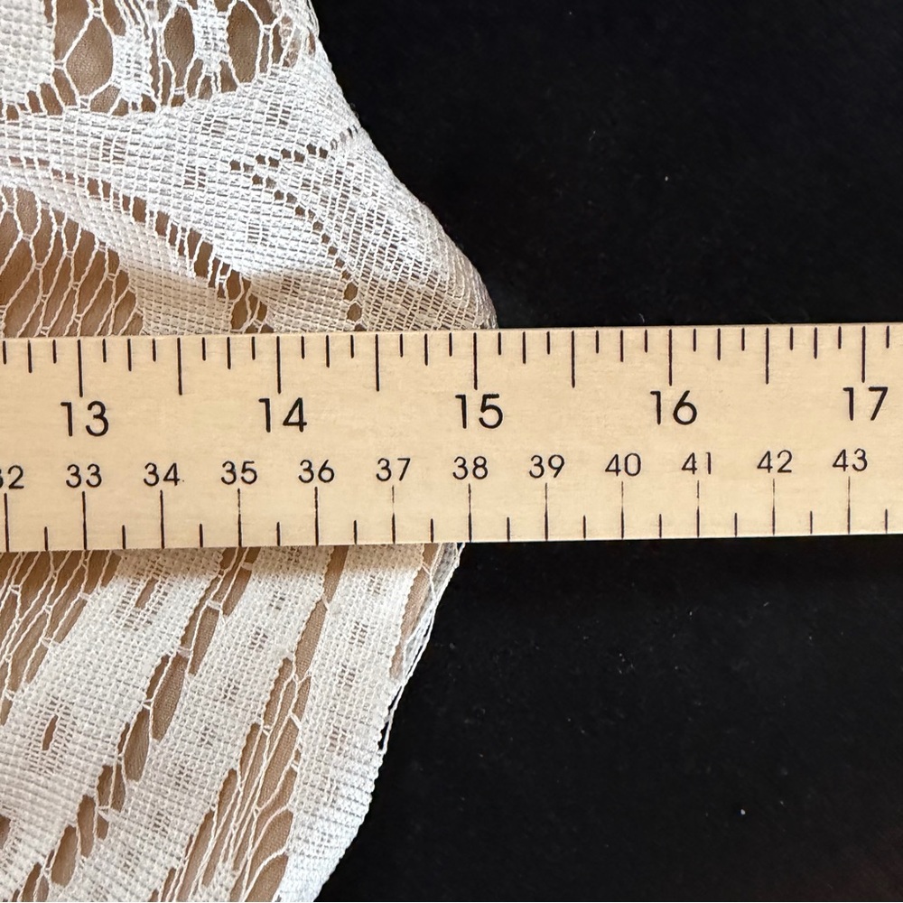 Elegant White Lace Dress Size XS - Picture 5 of 9
